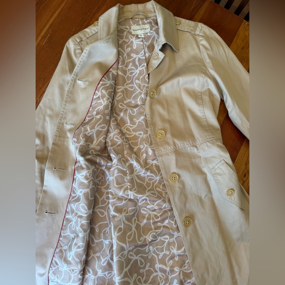 Banana Republic Beige Women's Trench Coat - Classic Single-Breasted Jacket - Picture 5 of 15